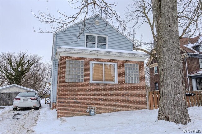 1629 10th St, Unit 1 in Niagara Falls, NY - Building Photo - Building Photo