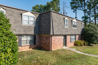 The View at Breckenridge Apartments in Little Rock, AR - Foto de edificio - Building Photo