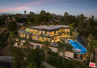 1625 Summitridge Dr in Beverly Hills, CA - Foto de edificio - Building Photo