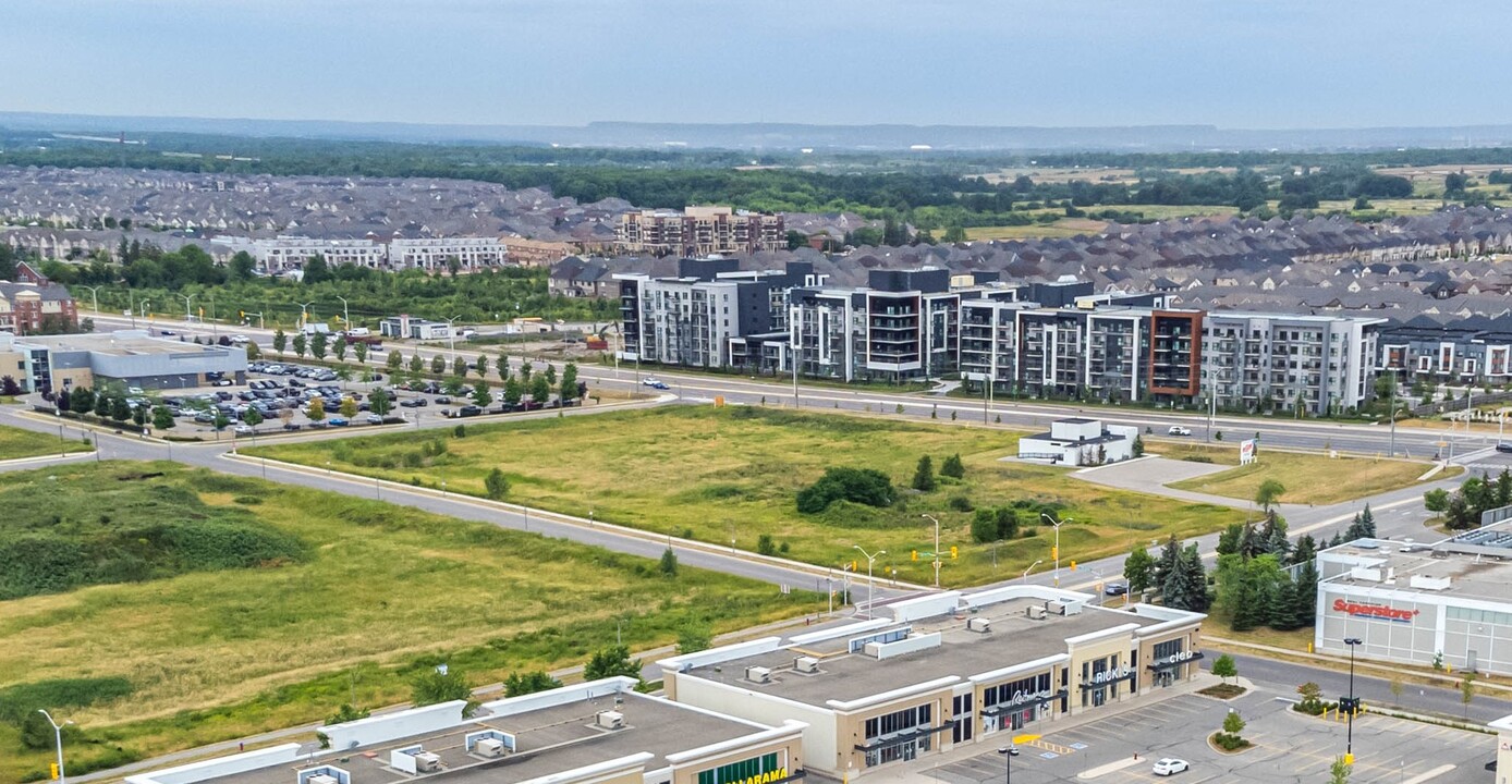 Oak & CO Condos in Vaughan, ON - Building Photo