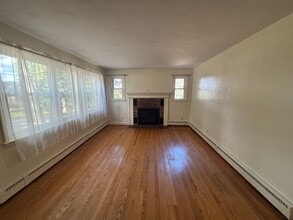 9 Robin Rd in Windham, CT - Building Photo - Building Photo