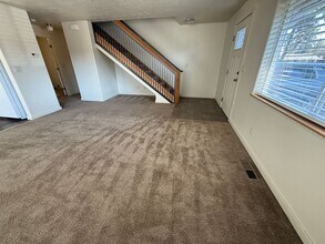3 SE Cleveland Ave in Bend, OR - Building Photo - Building Photo