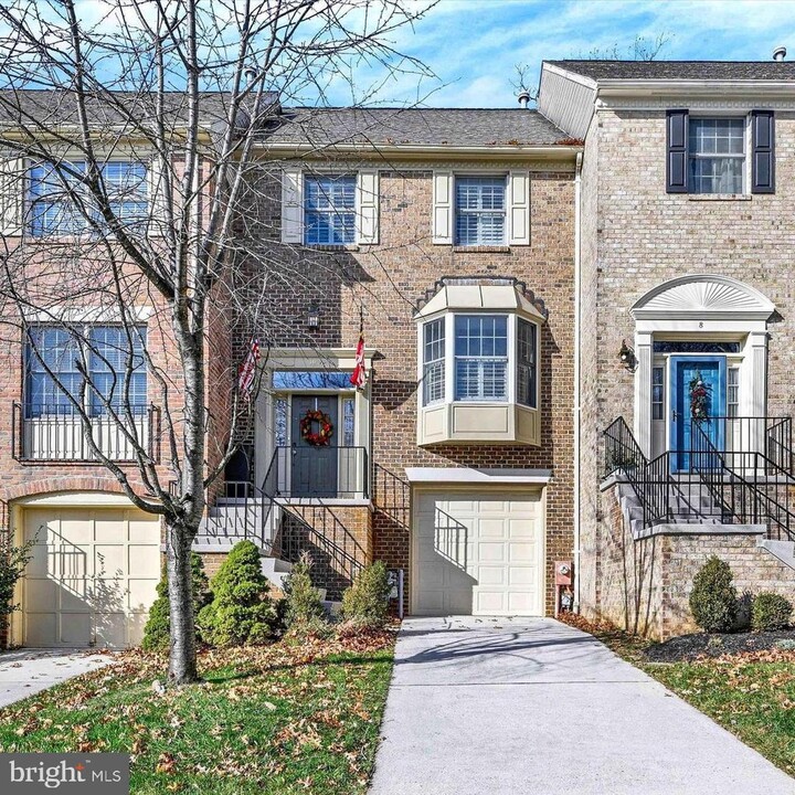 10 Hewetson Ct in Timonium, MD - Building Photo