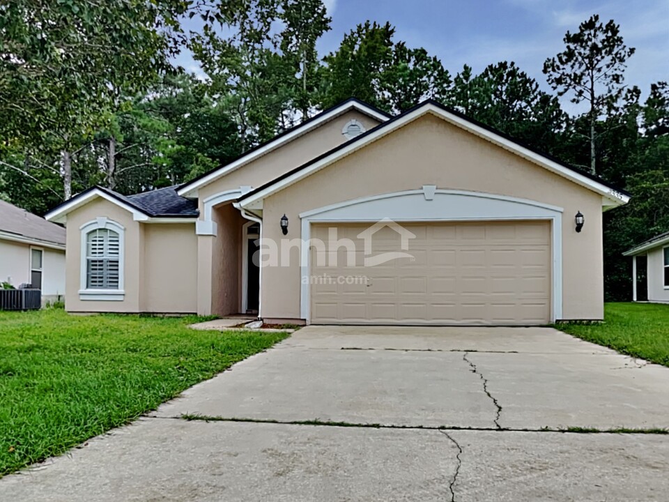 4335 Hanging Moss Dr in Orange Park, FL - Building Photo