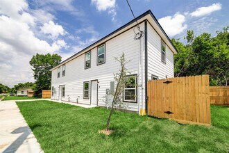 8215 Hanna St in Houston, TX - Foto de edificio - Building Photo