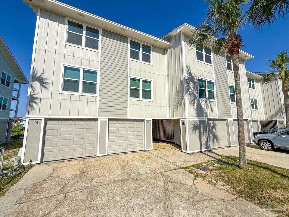 200 Pensacola Beach Rd in Gulf Breeze, FL - Building Photo