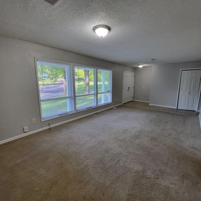11902 Rosevalley Ln in St. Louis, MO - Building Photo - Building Photo