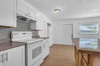 2809 SW 23rd Ter, Unit 2807 in Miami, FL - Building Photo - Building Photo