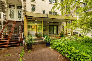 4020 Du Parc-Lafontaine Av in Montréal, QC - Building Photo