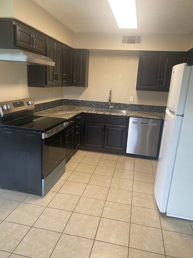 property at 3024 Tudor Ln
