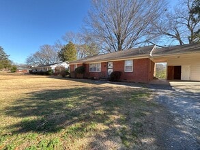 40 Harmony Ln in Jackson, TN - Building Photo - Building Photo