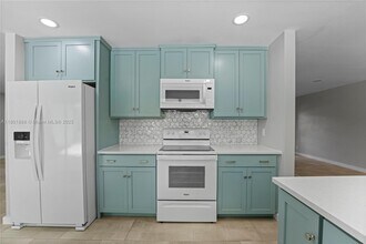 2911 SW 108th Way in Davie, FL - Building Photo - Building Photo
