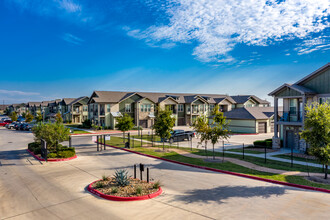 The Landings at Creekside in New Braunfels, TX - Building Photo - Building Photo