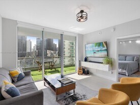 90 SW 3rd St in Miami, FL - Building Photo