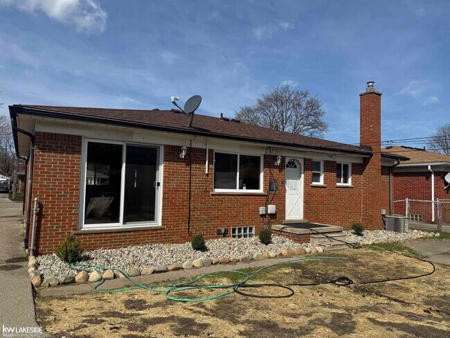 27554 Jean Rd in Warren, MI - Building Photo - Building Photo
