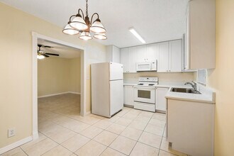 9423 SW 52nd Ct in Cooper City, FL - Building Photo - Building Photo