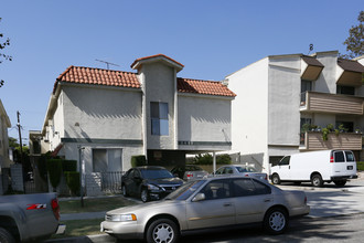 3415 Mentone Ave in Los Angeles, CA - Foto de edificio - Building Photo