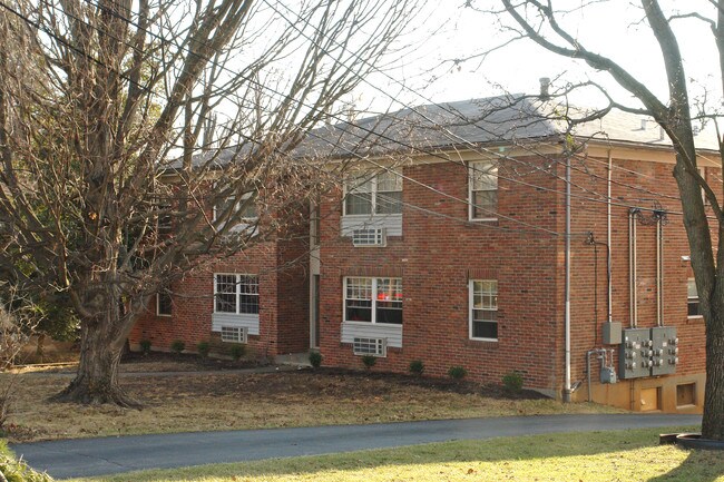 2726 Riedling Dr in Louisville, KY - Foto de edificio - Building Photo