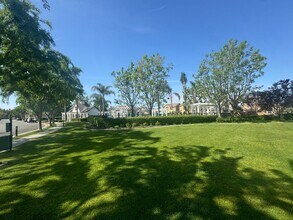 1902 Holt Rinehart Ave in Bakersfield, CA - Building Photo - Building Photo