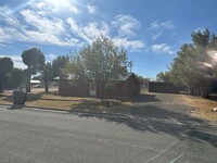 401 4th St in Capitan, NM - Foto de edificio - Building Photo