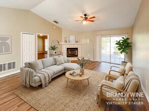 8145 Mactavish Way W, Unit 03-102 in Jacksonville, FL - Foto de edificio - Building Photo