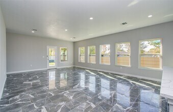 898 Rd 3556 in Cleveland, TX - Building Photo - Building Photo