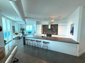 700 NE 25th St in Miami, FL - Building Photo