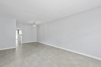 4920 Locust St NE in St. Petersburg, FL - Building Photo - Building Photo