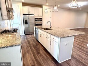 3822 Rainier Dr in Fairfax, VA - Building Photo - Building Photo