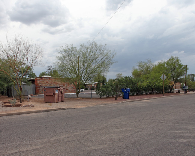 Blacklidge Court in Tucson, AZ - Building Photo - Building Photo