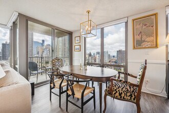 2 E Erie St in Chicago, IL - Building Photo - Building Photo