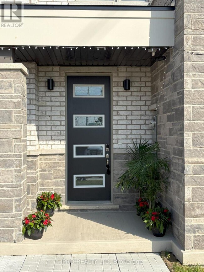 132 Keppel Cir in Brampton, ON - Building Photo - Building Photo