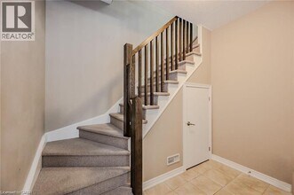 83 Plains Rd E in Burlington, ON - Building Photo - Building Photo