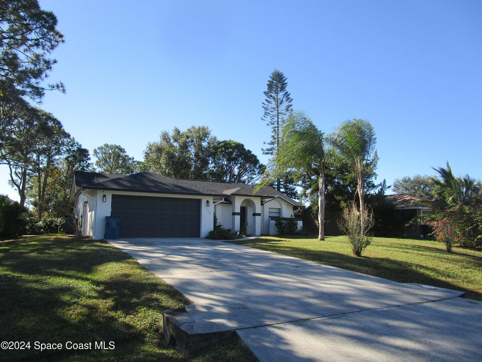 1732 Wake Forest Rd NW in Palm Bay, FL - Building Photo