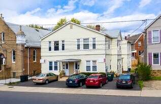 7 River Rd in Highland Park, NJ - Building Photo