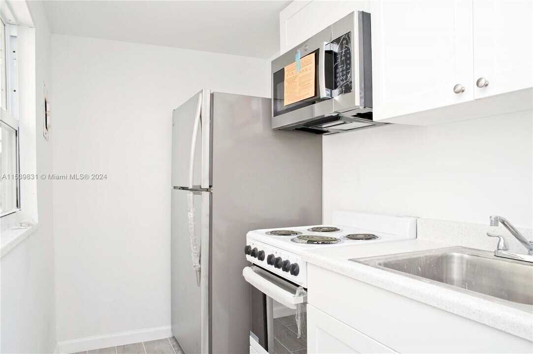 1323 N Federal Hwy-Unit -5 in Hollywood, FL - Building Photo