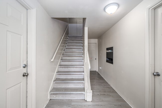 Valentine Gardens in Syracuse, NY - Building Photo - Lobby