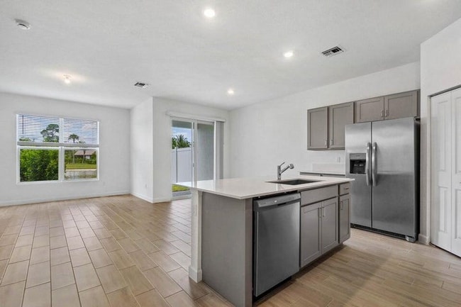 4159 Lagoon Shore Dr in Greenacres, FL - Building Photo - Building Photo