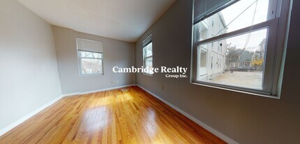428 Franklin St, Unit 1R in Cambridge, MA - Foto de edificio - Building Photo