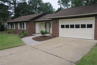 517 Norman Ln in Virginia Beach, VA - Building Photo - Building Photo