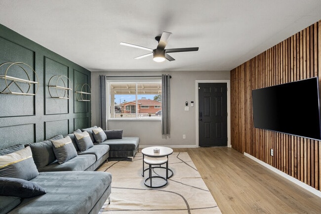 4127 W Wilshire Dr
