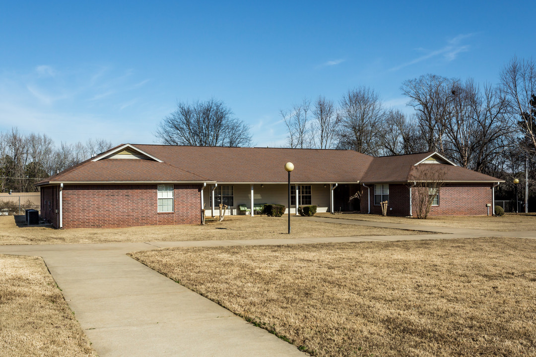 T. P. White Complex in Benton, AR - Foto de edificio