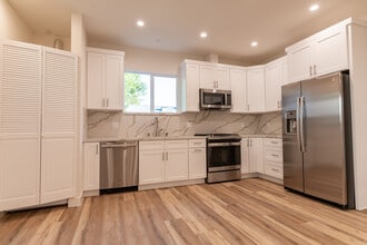 12940 Oberlin St in Sylmar, CA - Building Photo - Building Photo