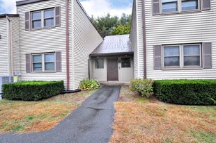 710 Twin Circle Dr in South Windsor, CT - Building Photo