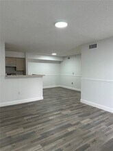 620 SW 111th Ave in Pembroke Pines, FL - Foto de edificio - Building Photo