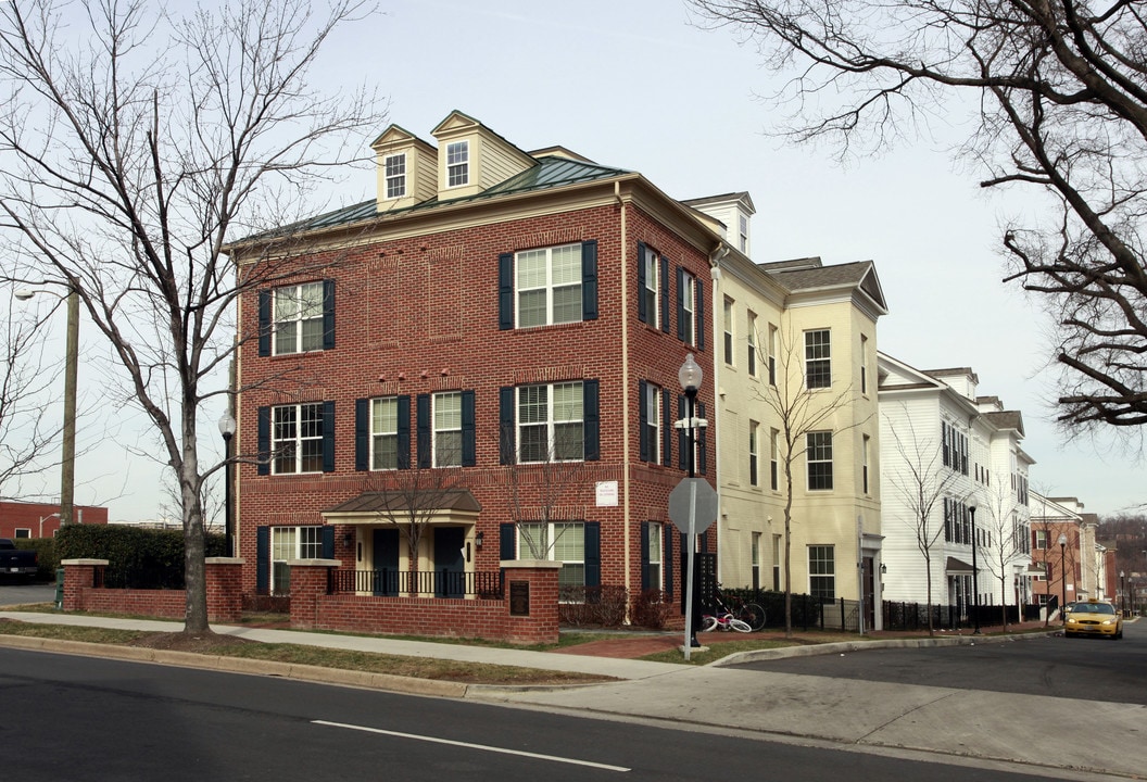 Alexandria Crossing At West Glebe in Alexandria, VA - Foto de edificio