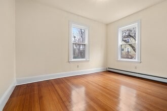 50 Kenwood St, Unit 1 in Brookline, MA - Foto de edificio - Building Photo