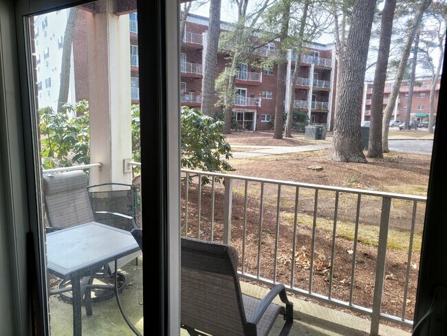 property at 65 Greentree Ln