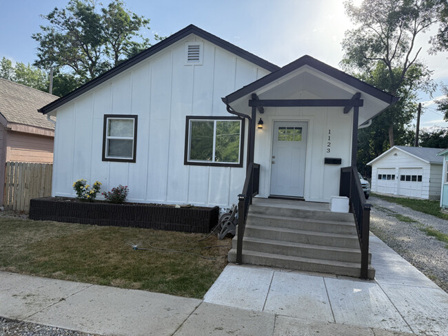 property at 1123 Monroe Ave