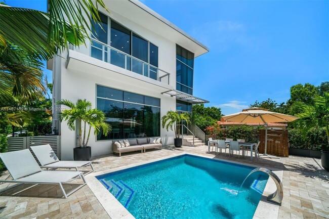 1201 W 47th St in Miami Beach, FL - Foto de edificio - Building Photo